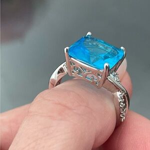 925 SILVER RING WITH BLUE SQUARED STONE SIZE 9